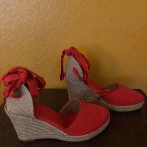 Find Brand 7 1/2 cute red fabric wedge long ankle ties